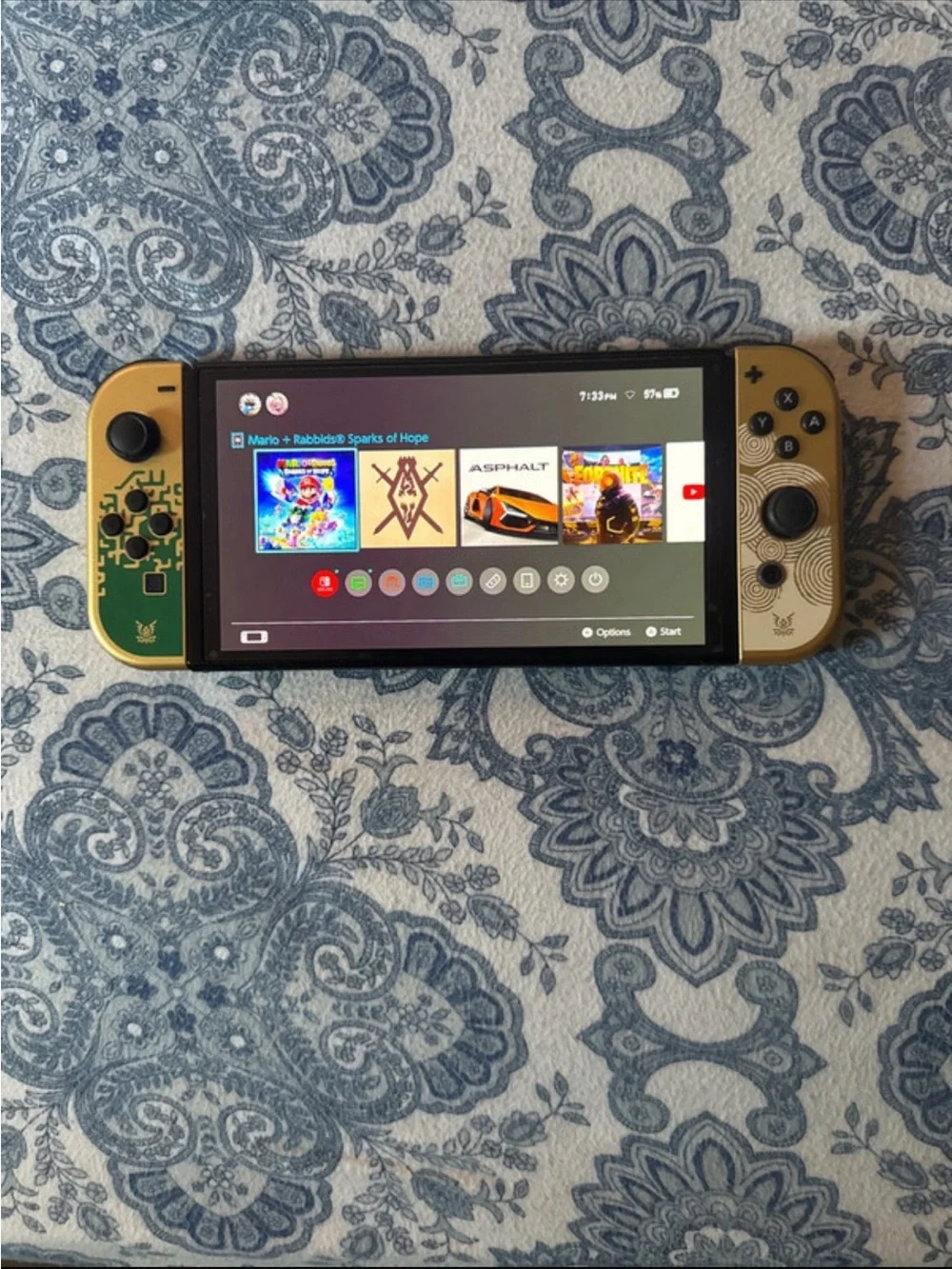 Limited edition Zelda switch bundle no pink/green joycons. hello neighbor/ break